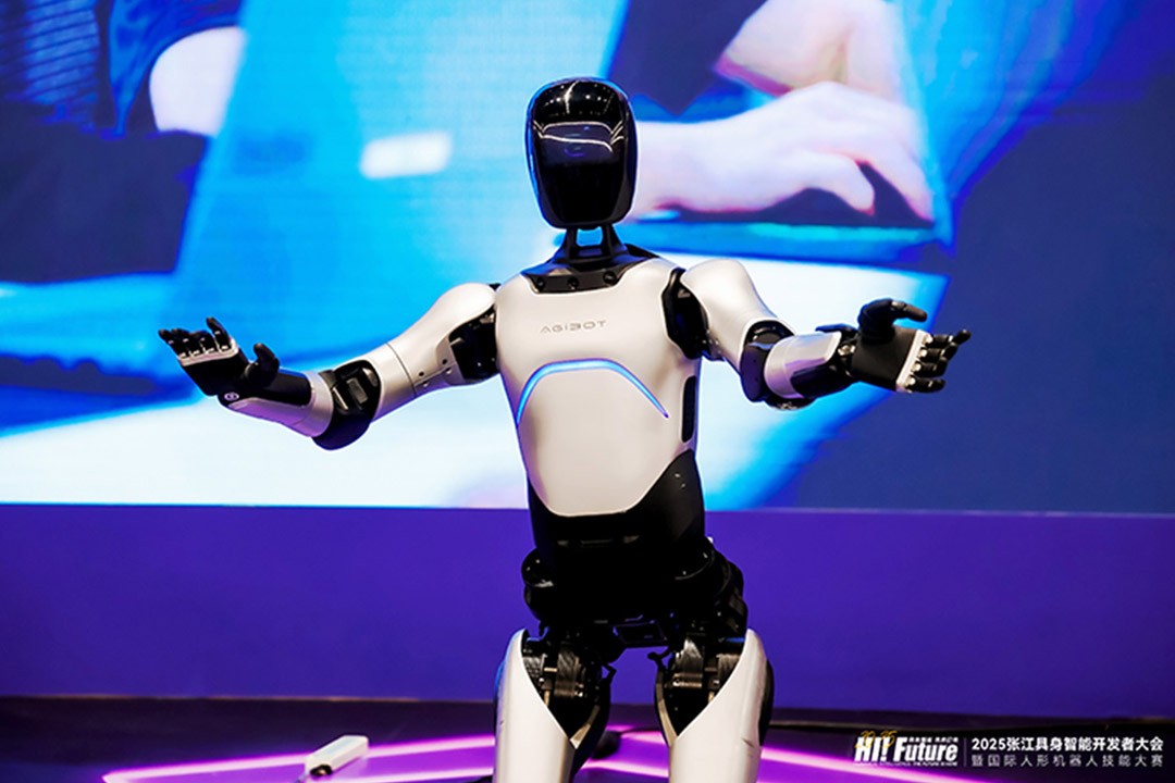 AC米兰远征A2成全球首个同时拥有中美欧认证的人形机器人